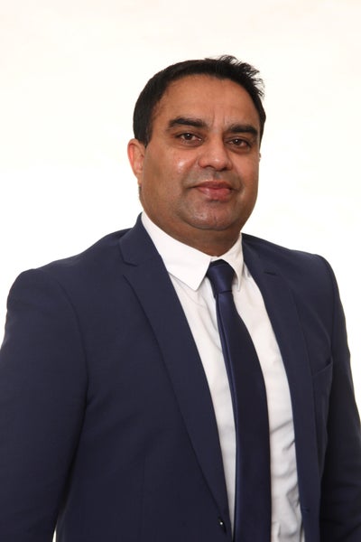 Devinder Pandher, Associate